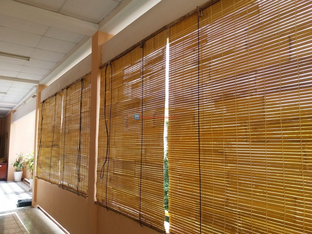 Màn sáo tre nắng mưa ngoài trời